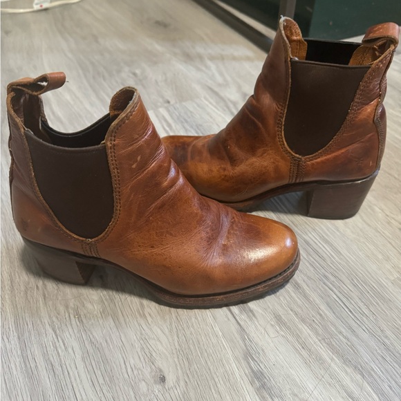 Frye Sabrina Chelsea Cognac leather pull on stretch heeled ankle booties - Picture 3 of 4